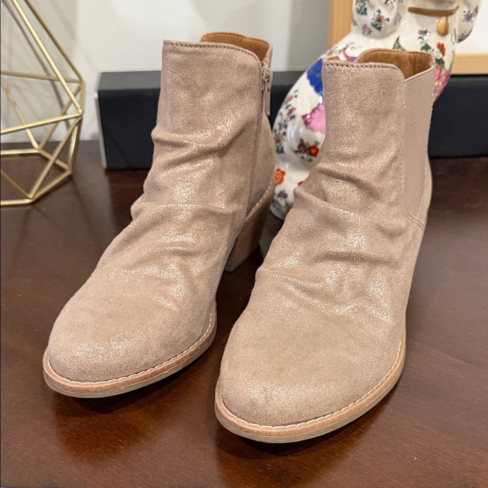 Euro Soft by Sofft Women's Ankle Boots. Never worn!!! Sz 8.5